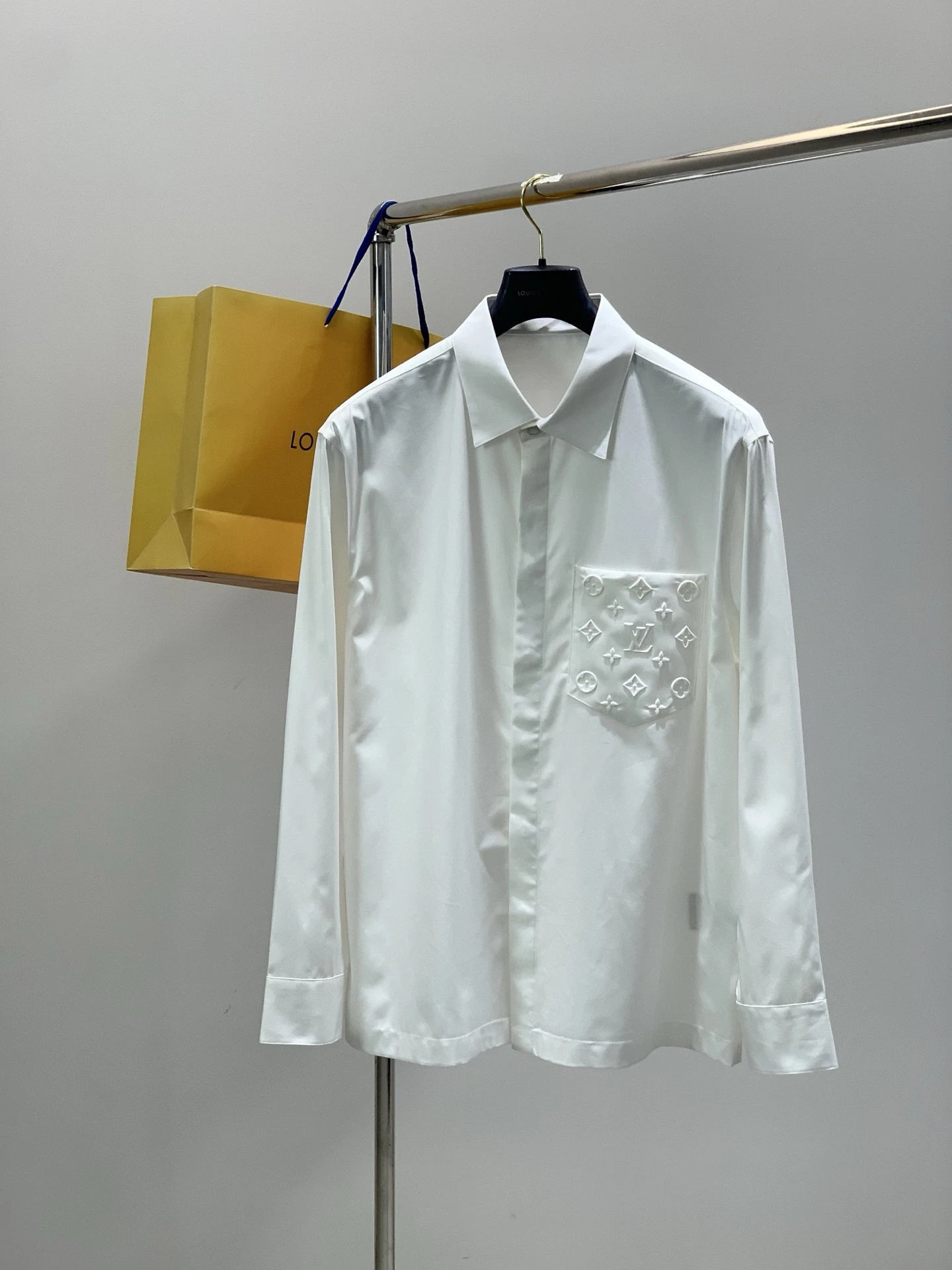 Louis Vuitton Shirts — ac470831