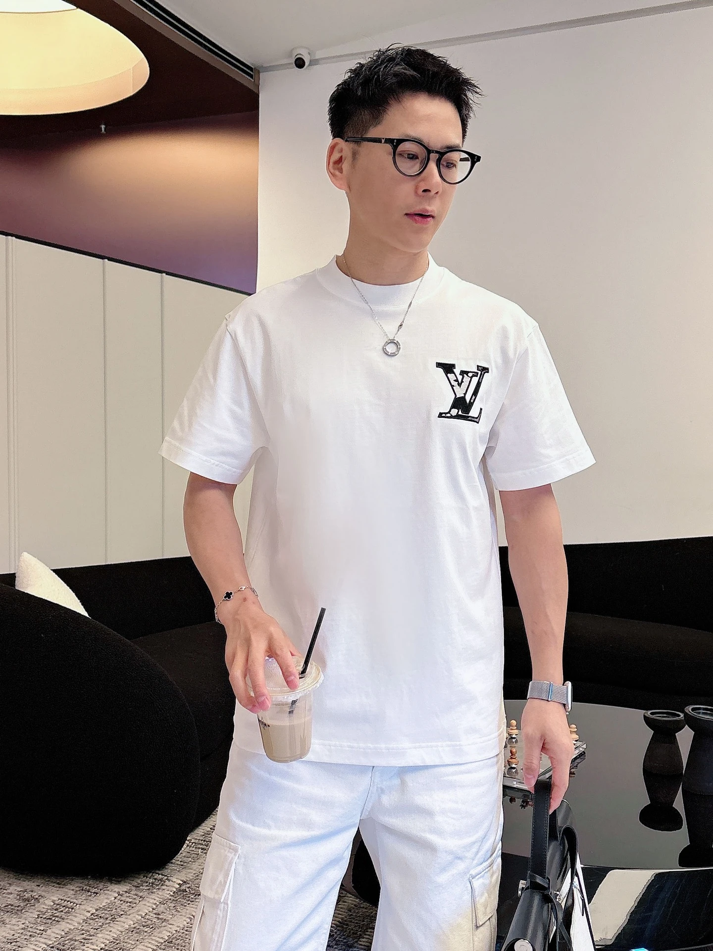 Louis Vuitton T-Shirt — 00fdb288