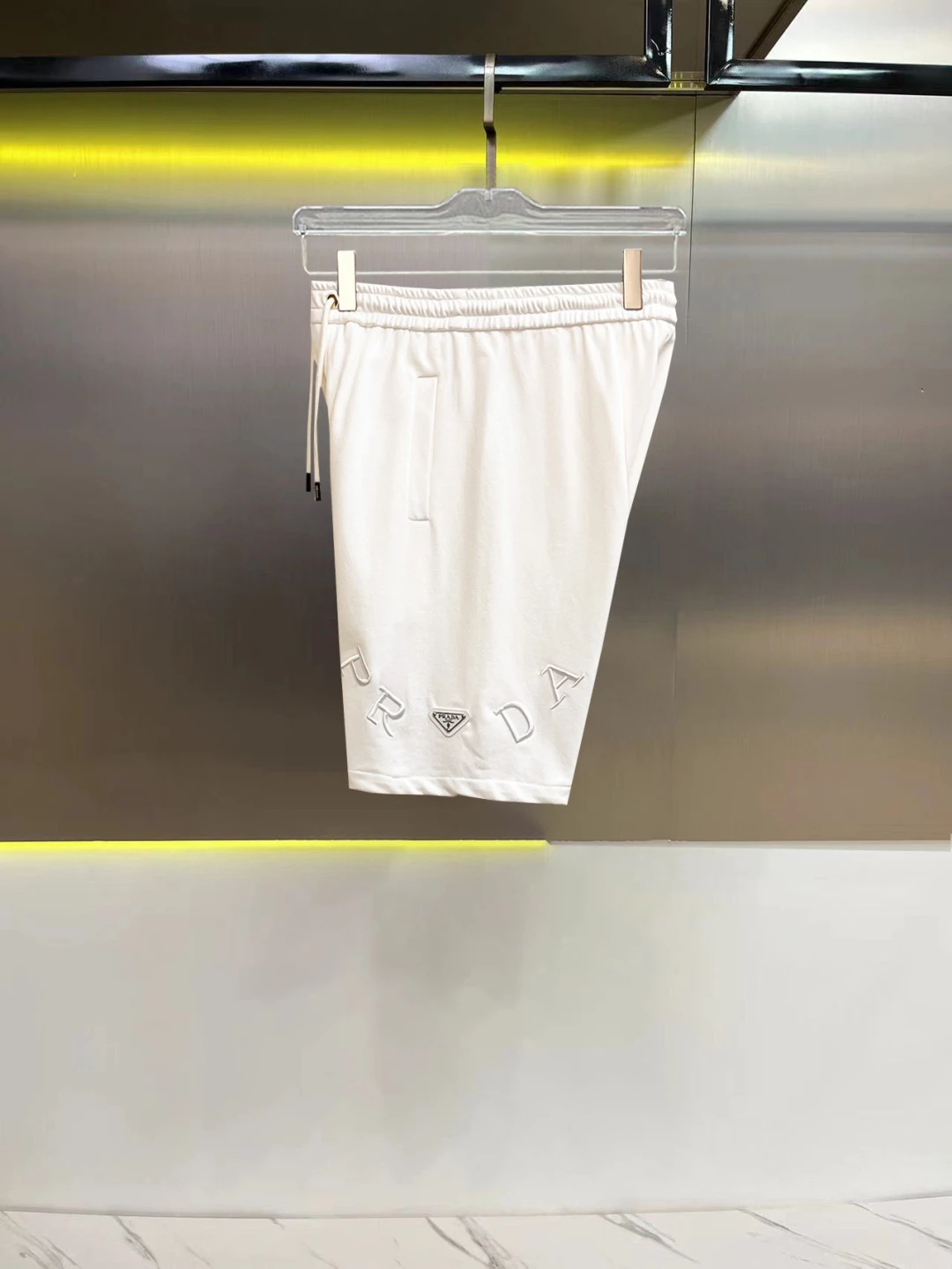 Prada Shorts — cd9b8206