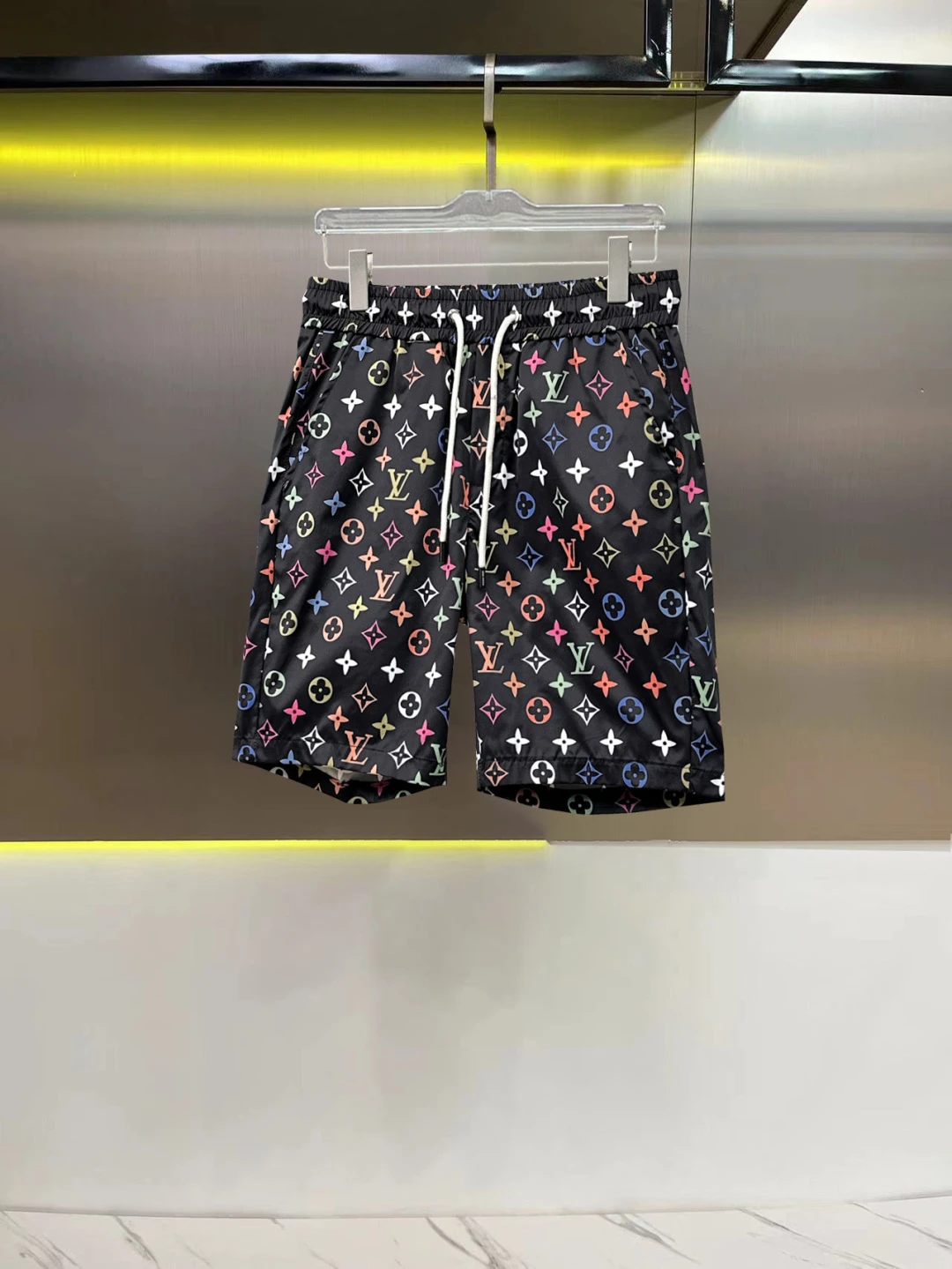 Louis Vuitton Shorts — 5bc0e40f