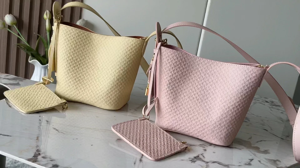 Louis Vuitton Bag — 20ff6ecf