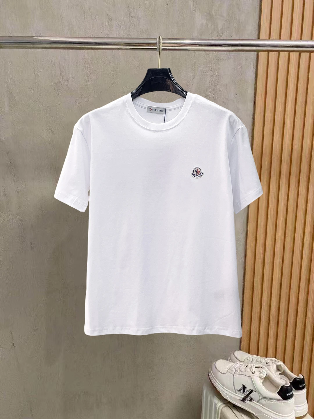 Moncler T-Shirt — 7291b7ca