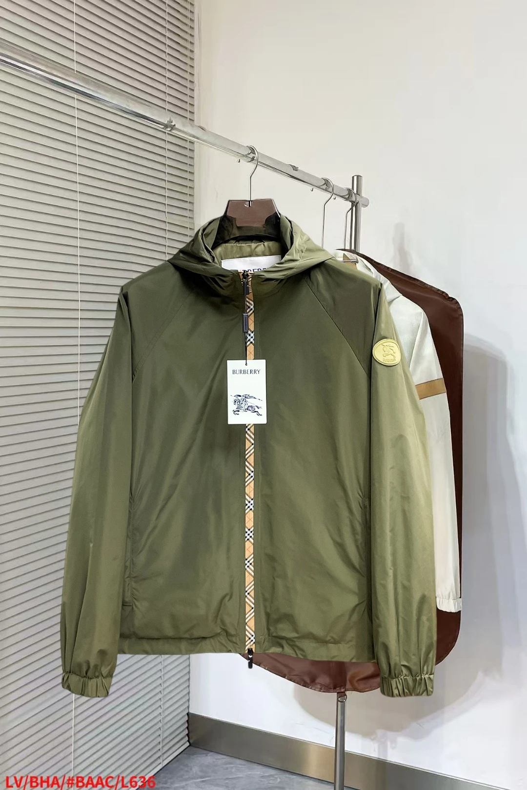 Burberry Jackets — 7a57dc57