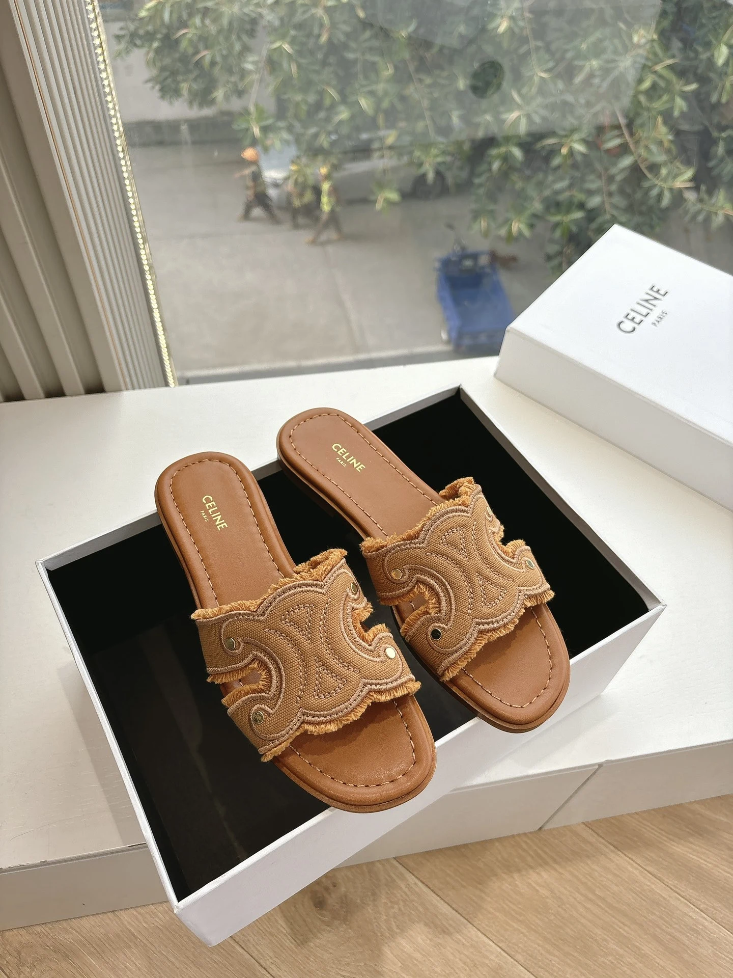 Celine Sneakers — 0a10d125