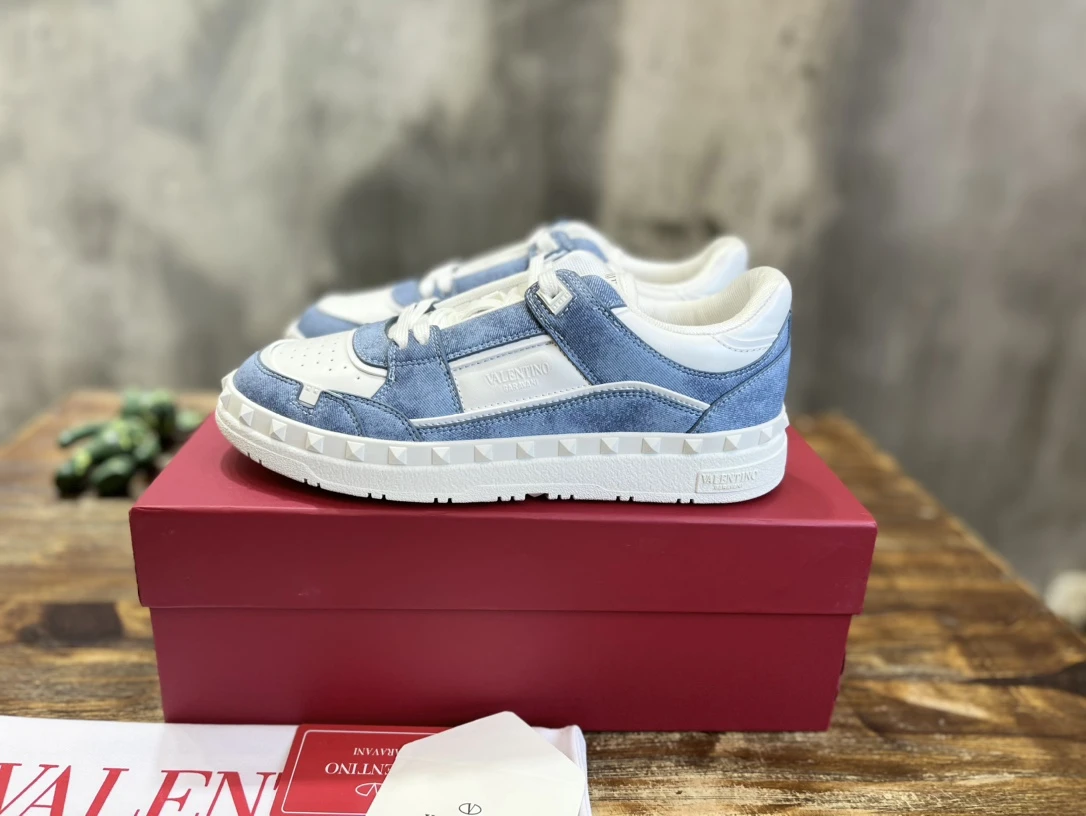 Valentino Sneakers — 28046cf6