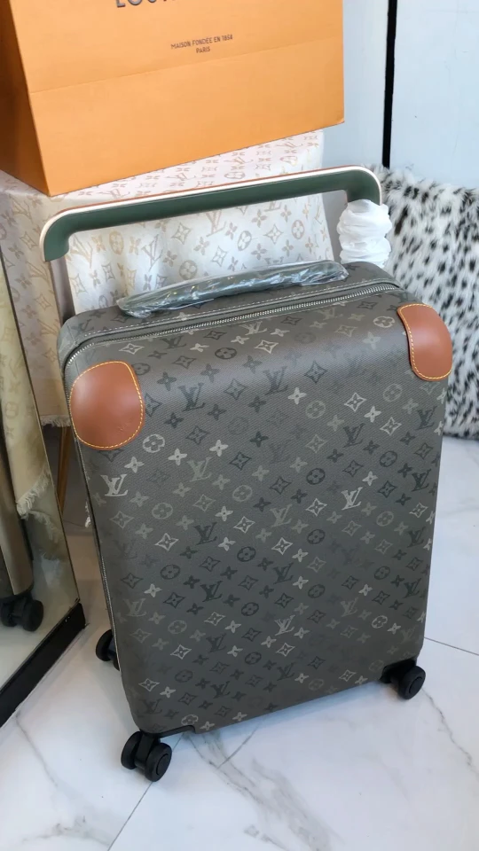 Louis Vuitton Luggage — 22539ccb