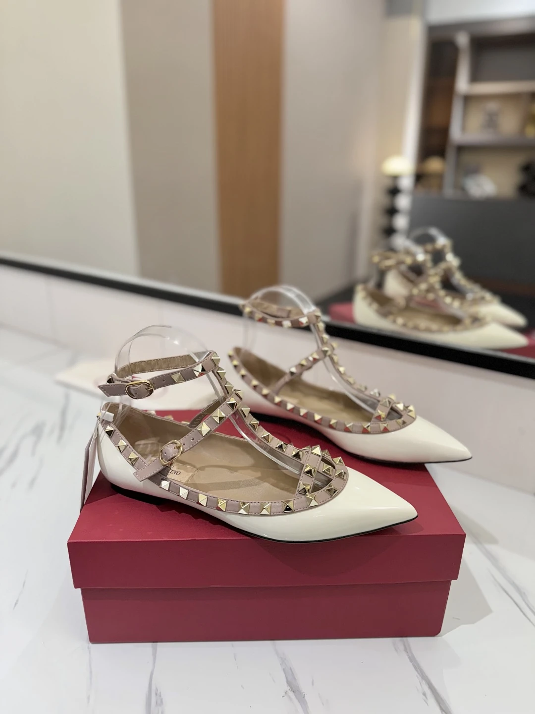 Valentino Sandals — 5b6cbf36