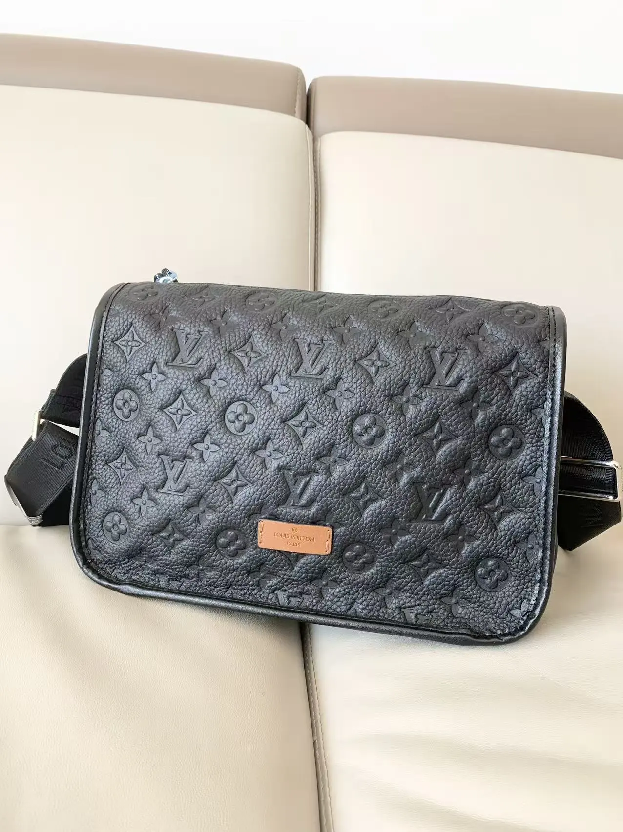 Louis Vuitton Bag — a2999d17