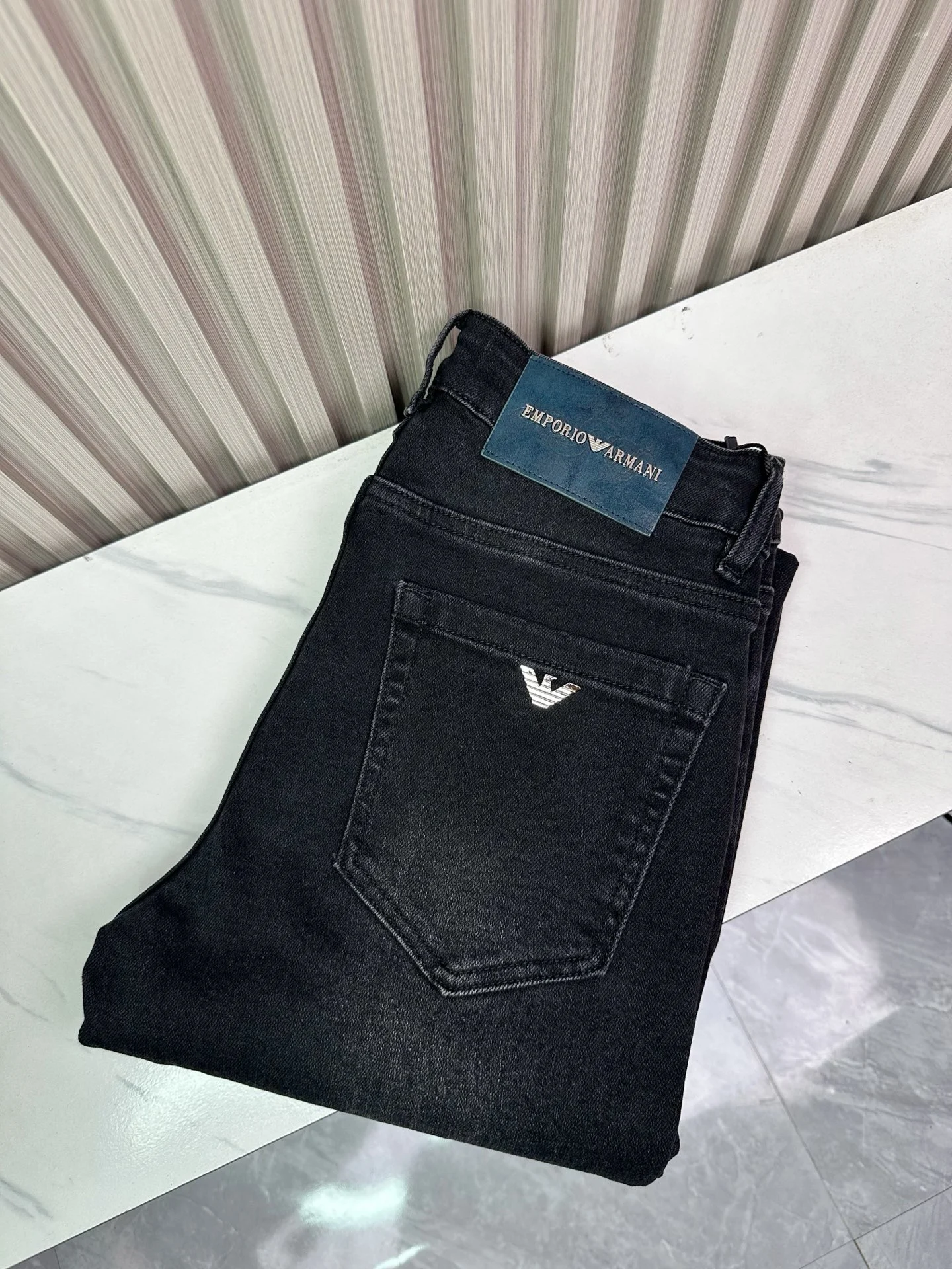 Armani Jeans — f01cf36d