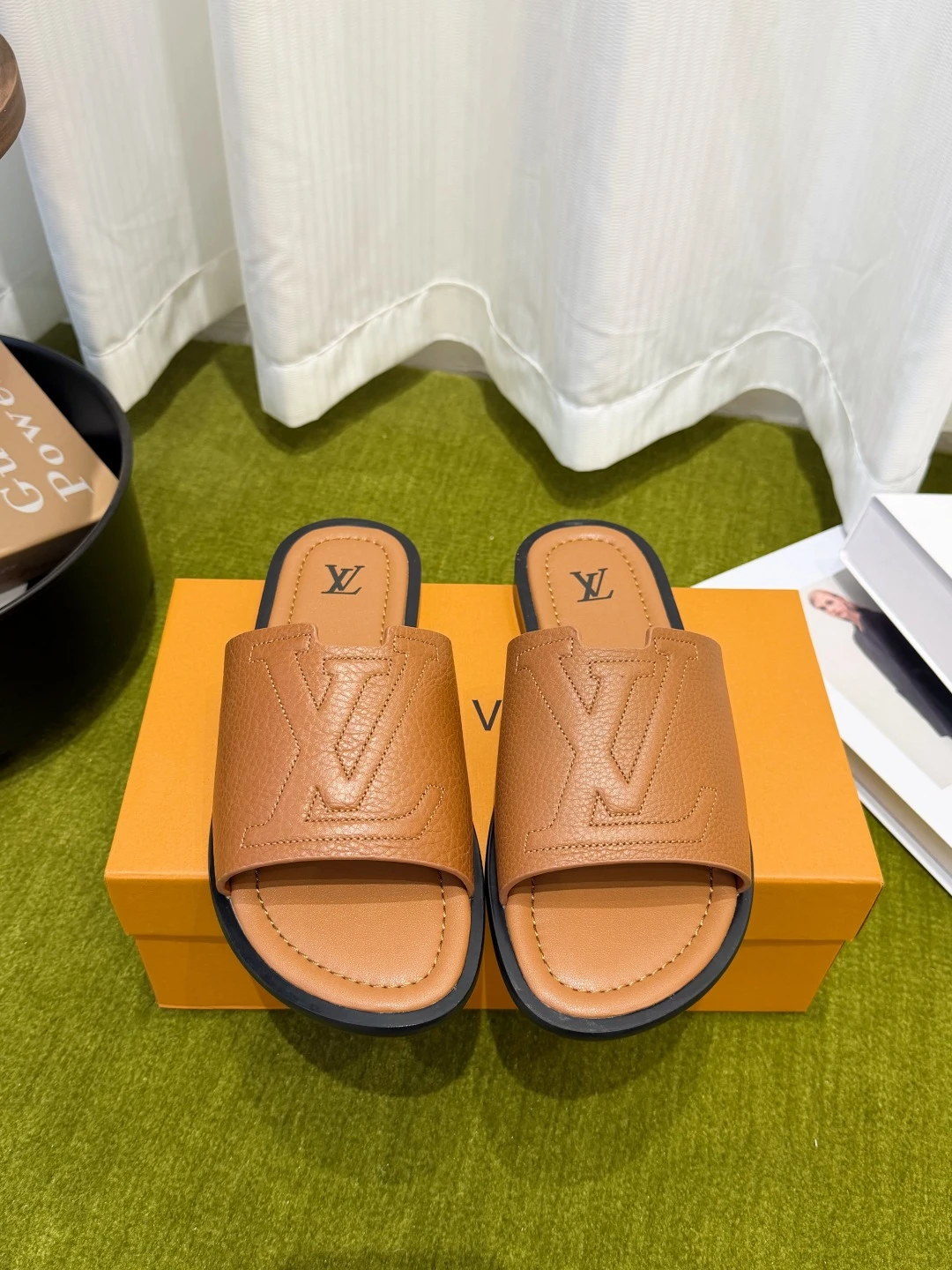 Louis Vuitton Slippers — 2f176656