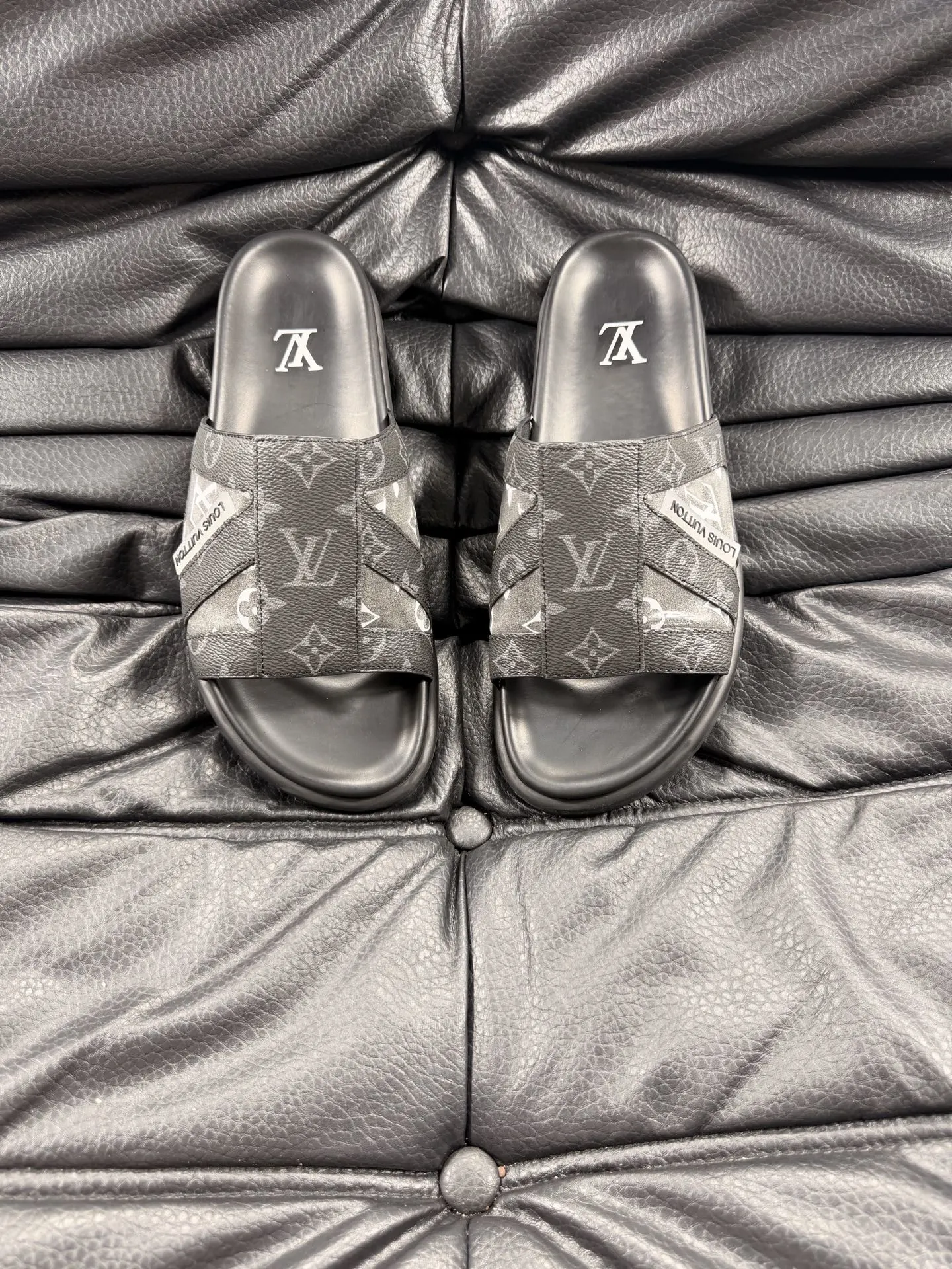Louis Vuitton Slippers — bd47d2cb