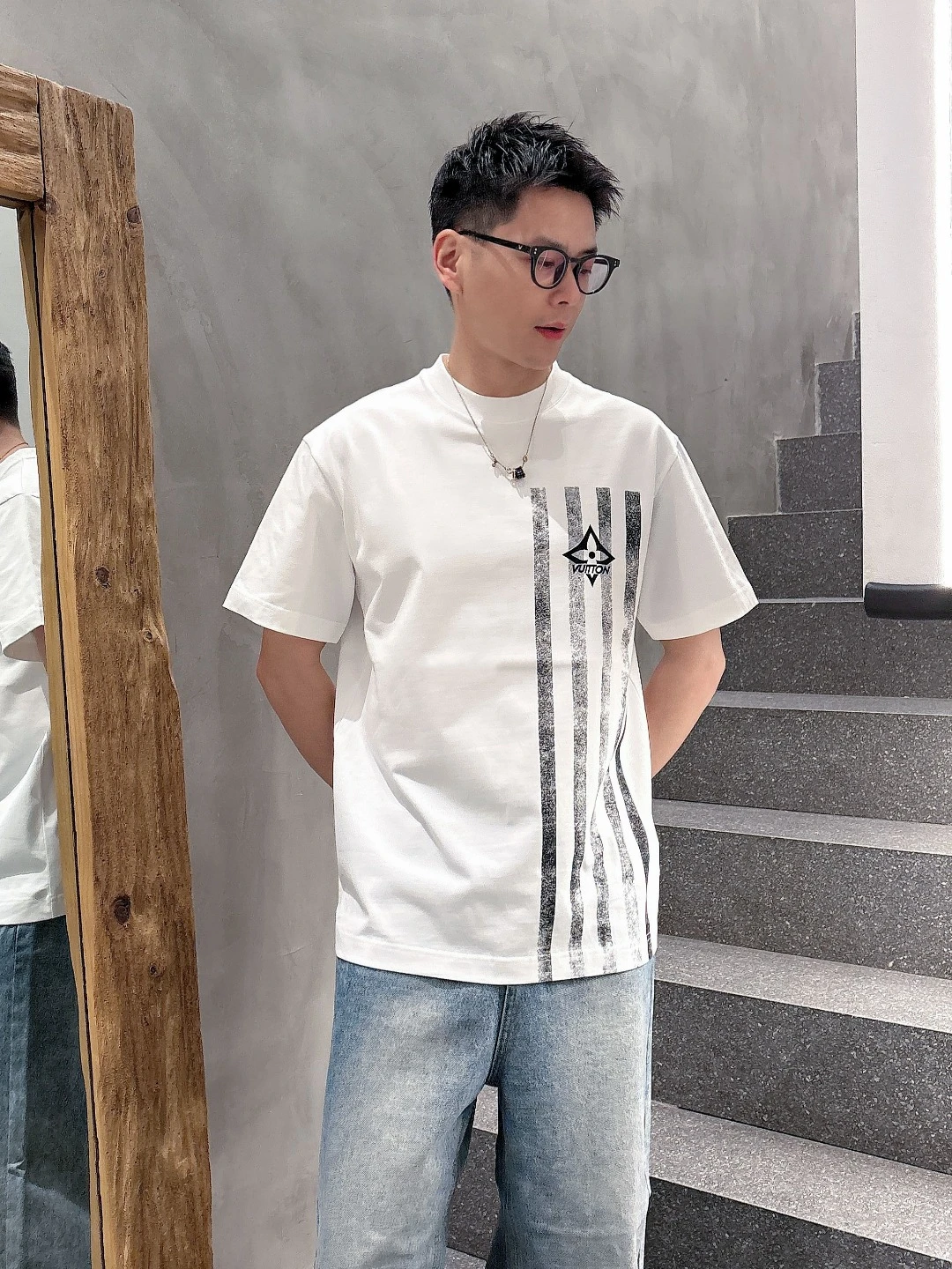 Louis Vuitton T-Shirt — ba33d6eb
