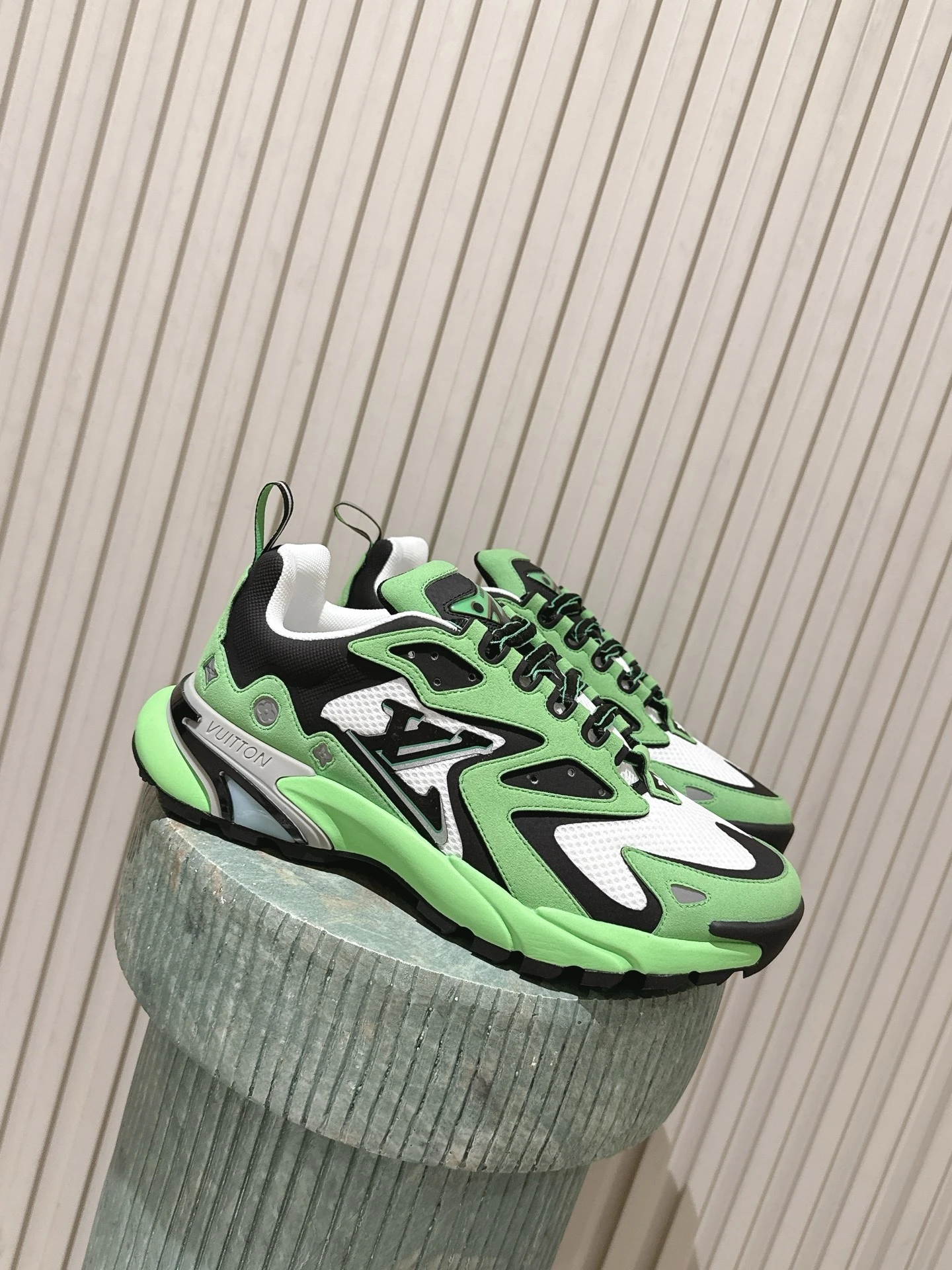 Louis Vuitton Sneakers — 519a5d1a