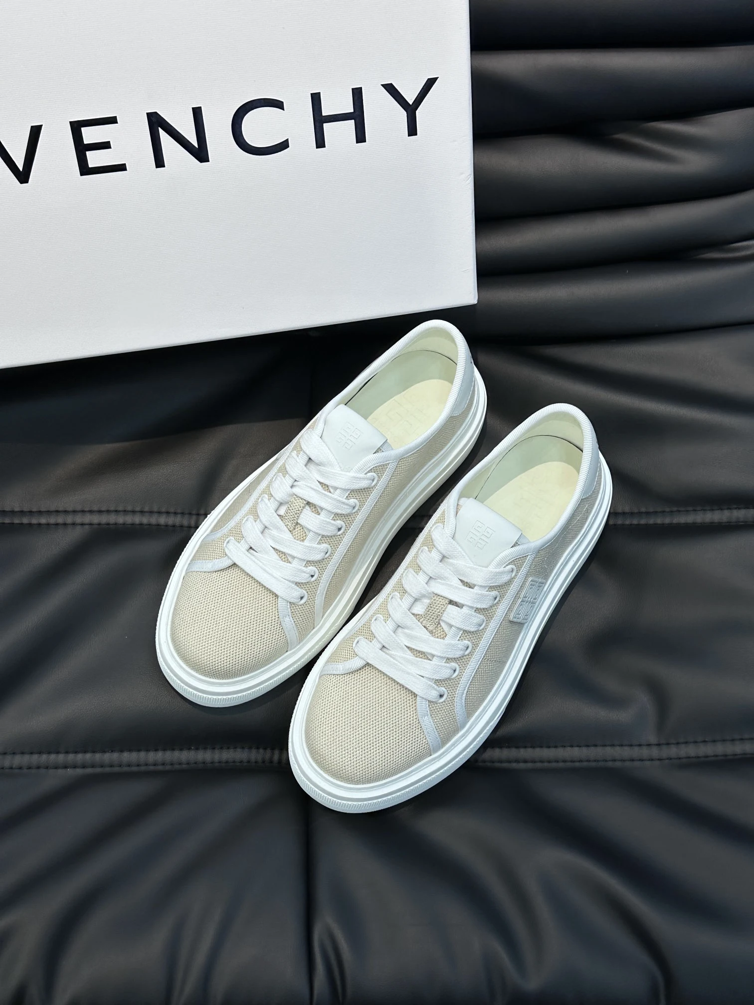 Givenchy Shoes — e9e73d93