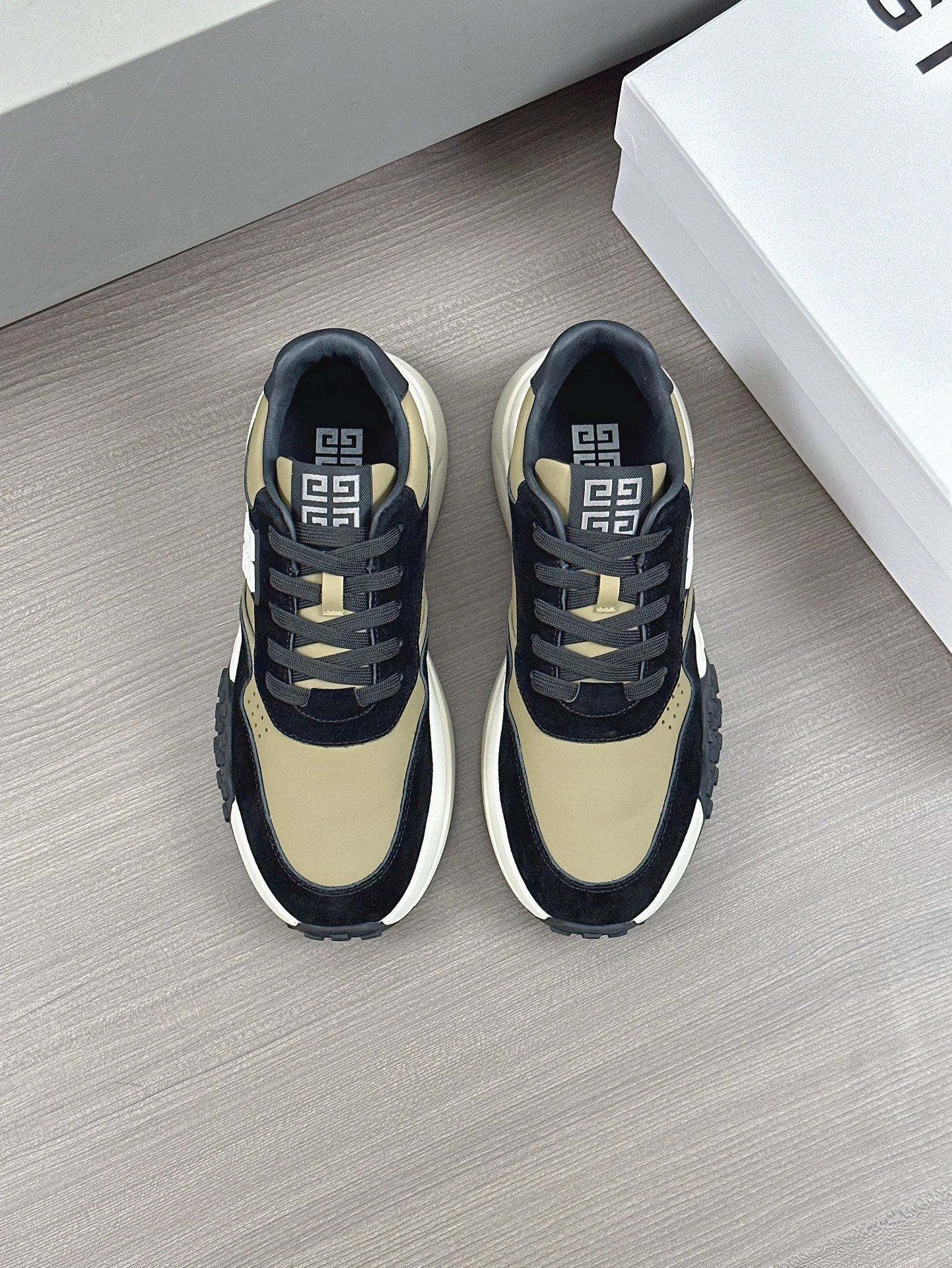 Givenchy Sneakers — 86343afd