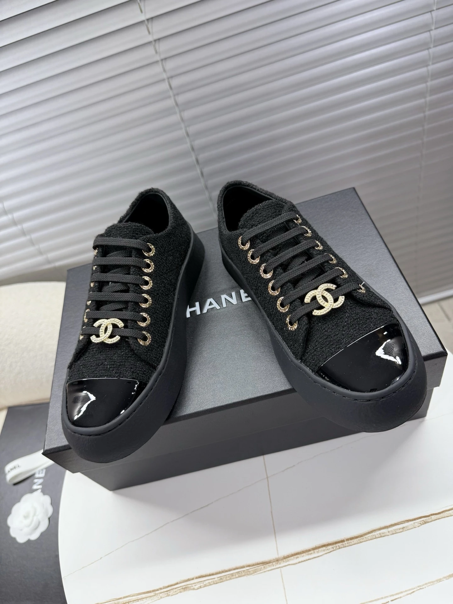 Chanel Sneakers — 4443793b