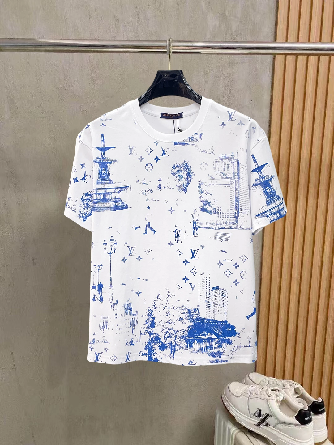 Louis Vuitton T-Shirt — 2b0aafe7