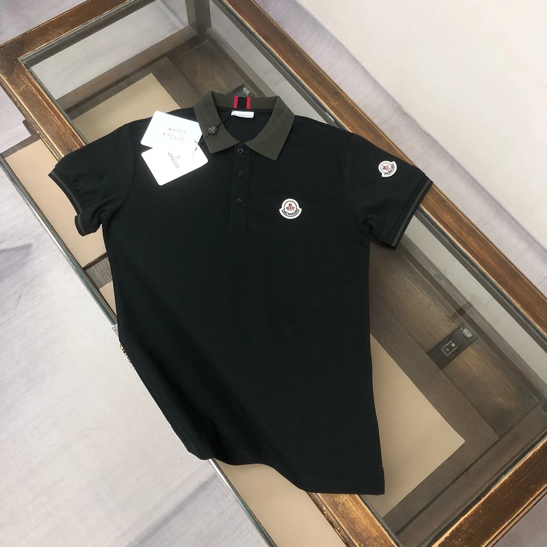 Moncler T-Shirt — 385b5b61
