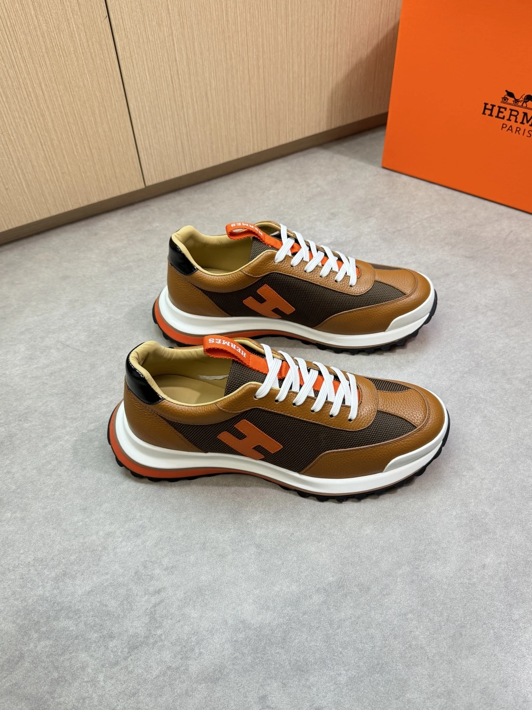 Hermès Sneakers — cc589b6b