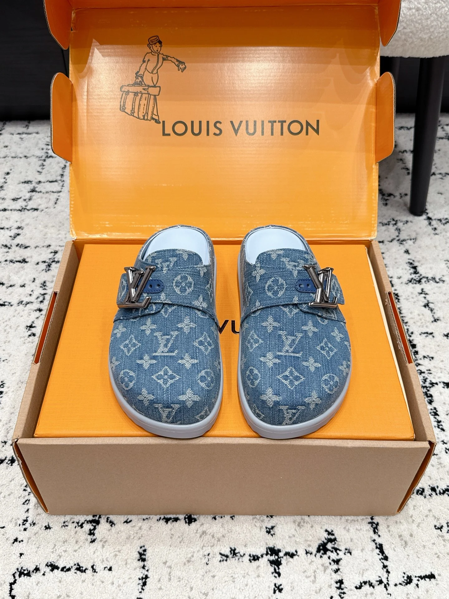 Louis Vuitton Slippers — ff3eebb4