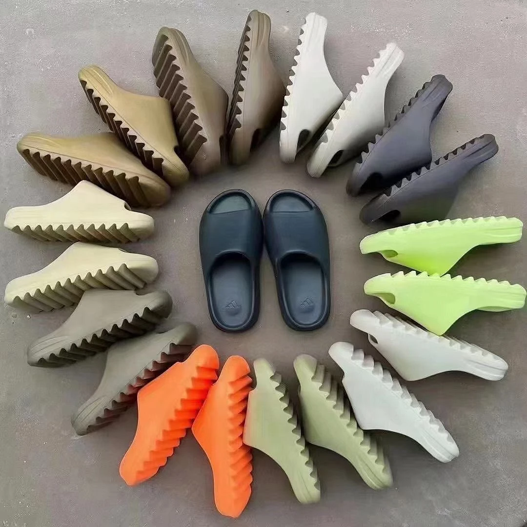 Adidas Slippers — 497e77bc