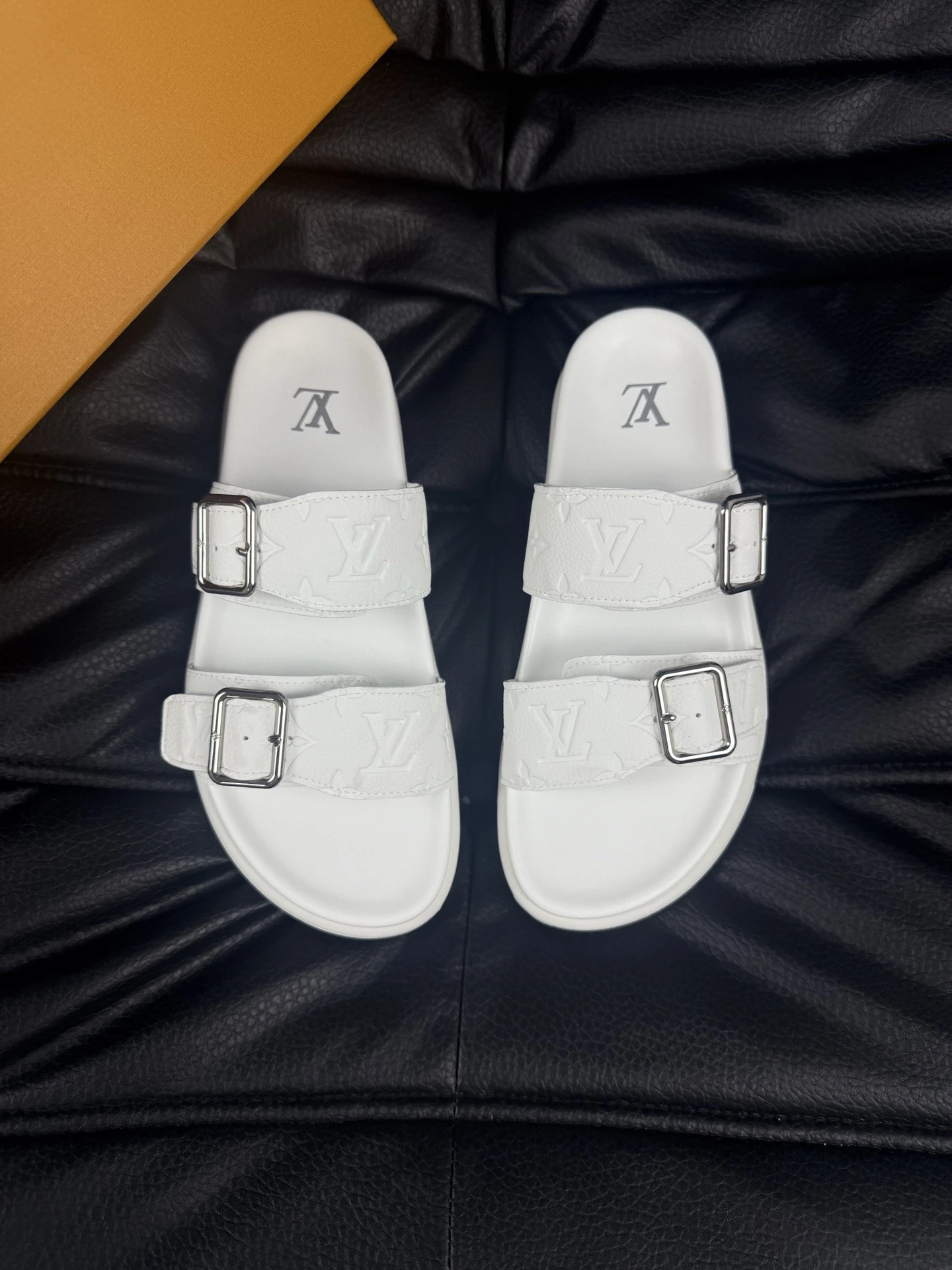 Louis Vuitton Slippers — 1eb5deda