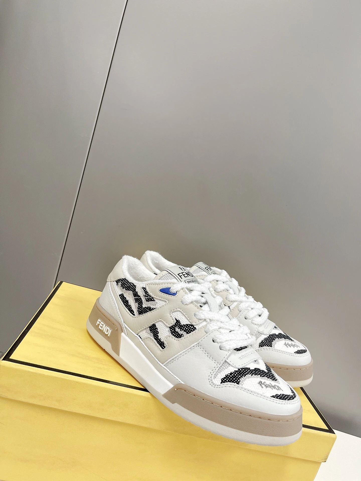 Fendi Sneakers — 7fb567fc
