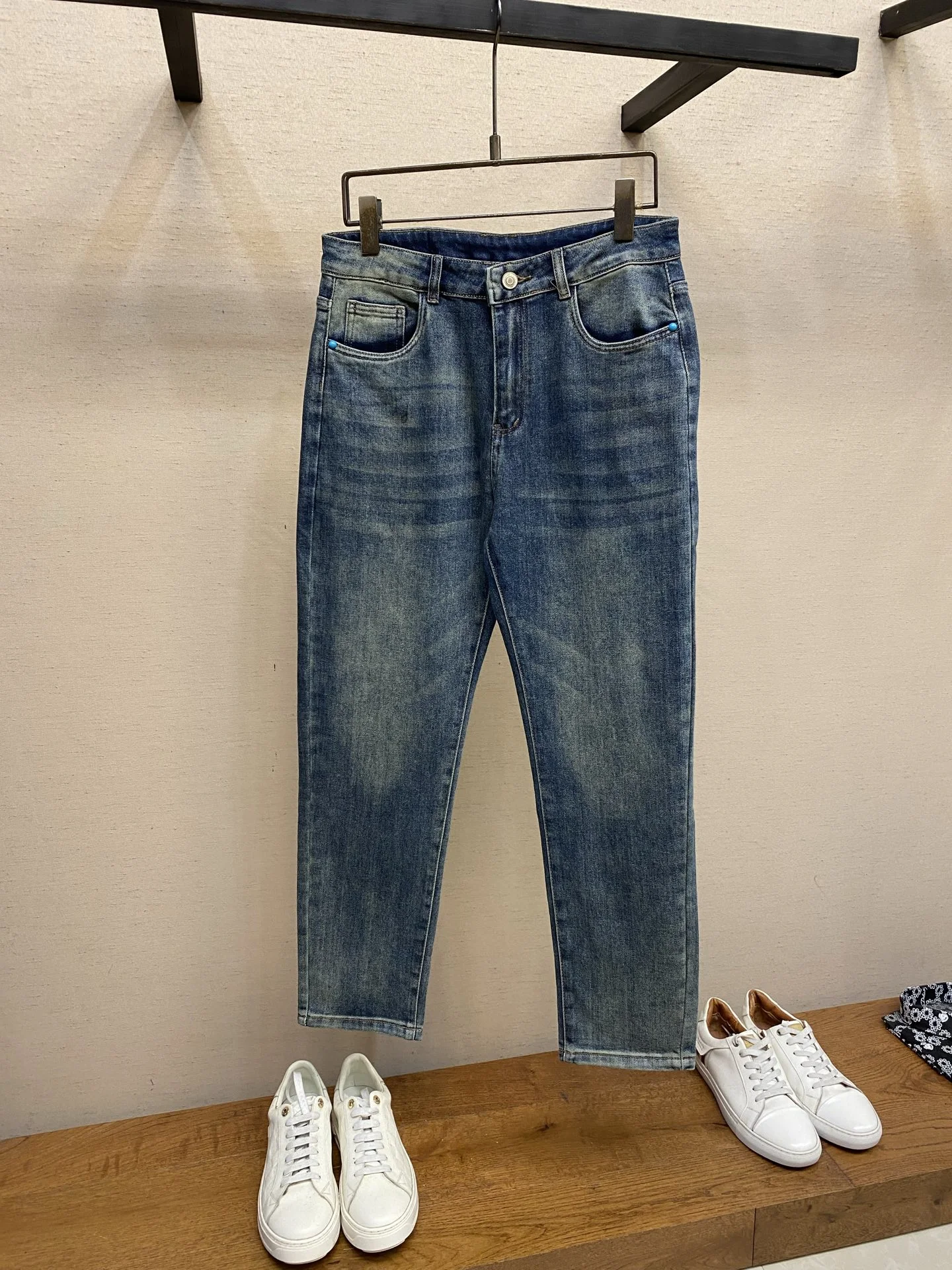 Louis Vuitton Jeans — 44017364