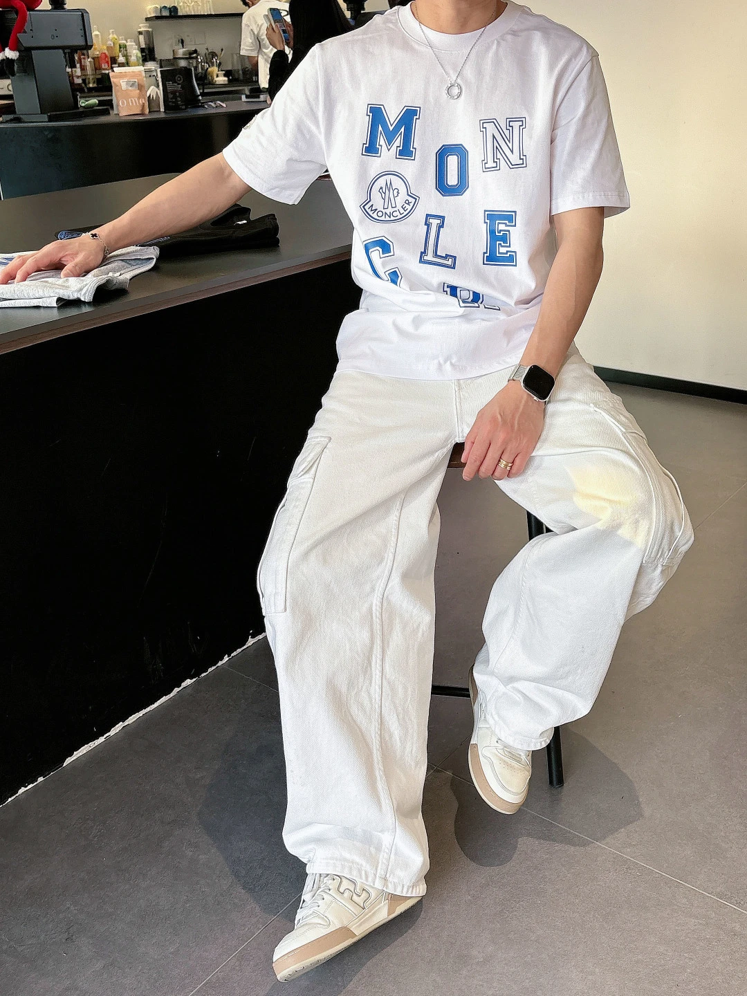 Moncler T-Shirt — d69fe622