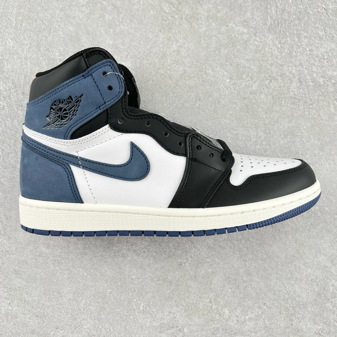 Nike Shoes — 4b35597c