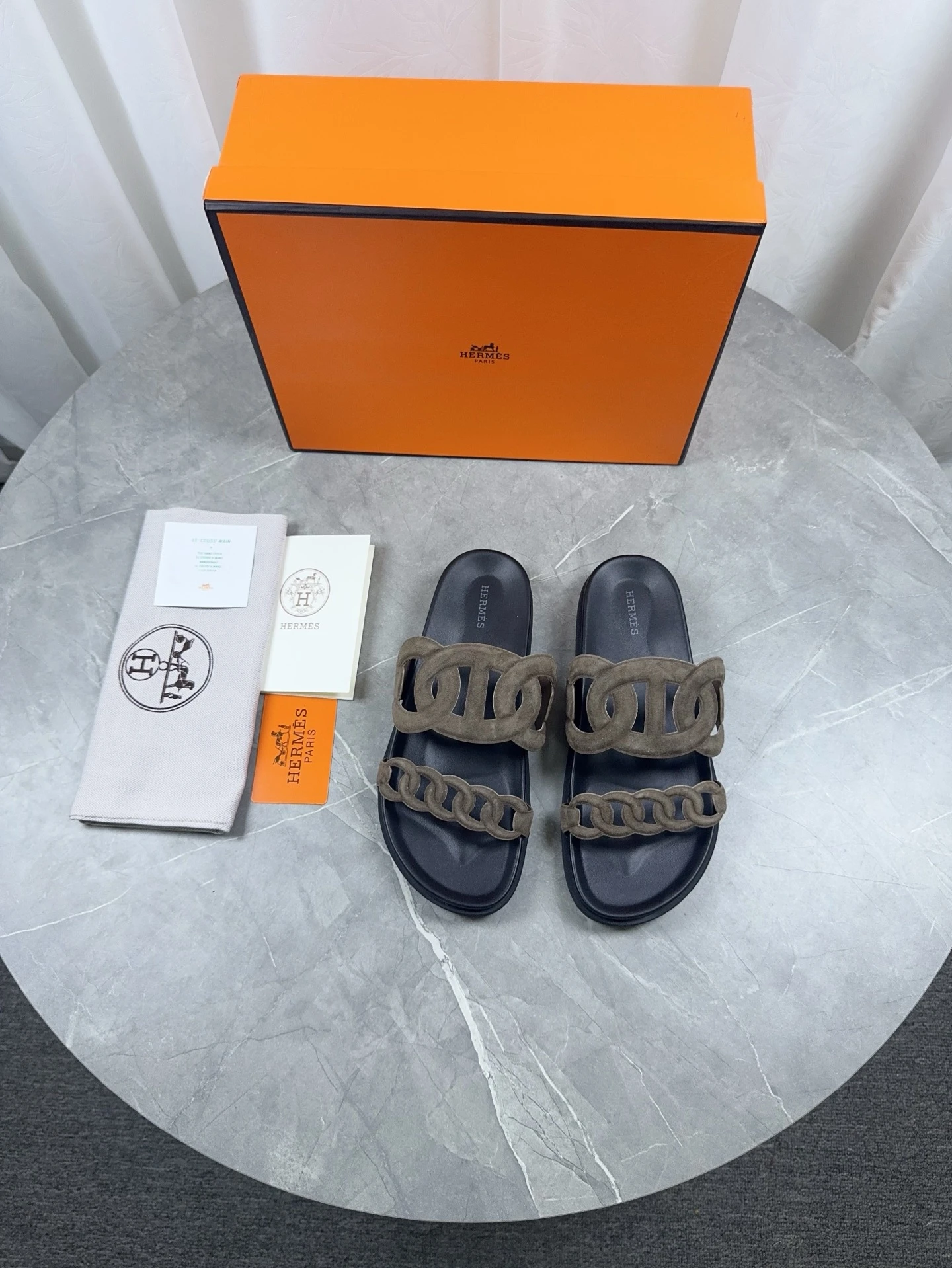 Hermès Slippers — dfb713f8