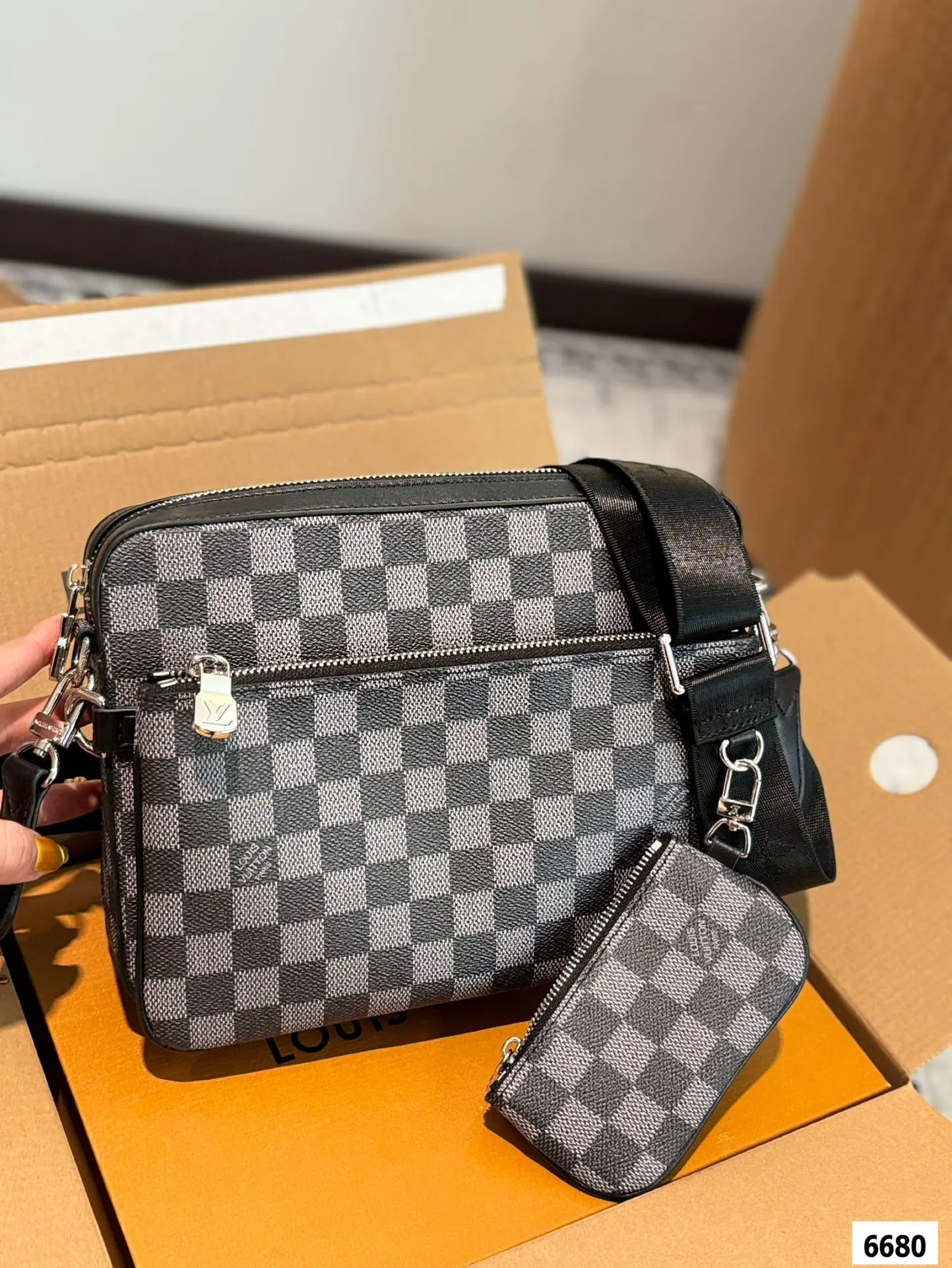 Louis Vuitton Bag — e101e6b8