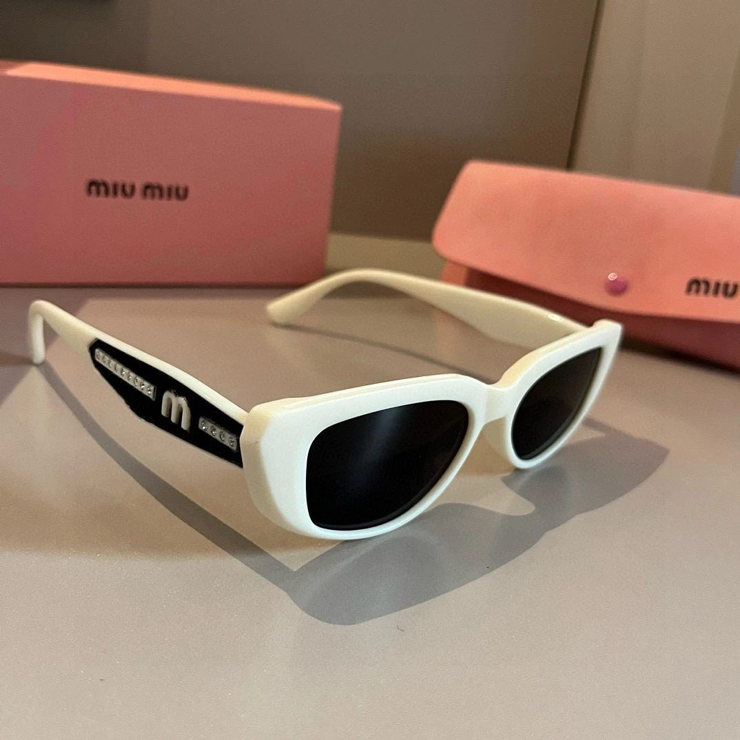 Miu Miu Eyewear — 9a12174f