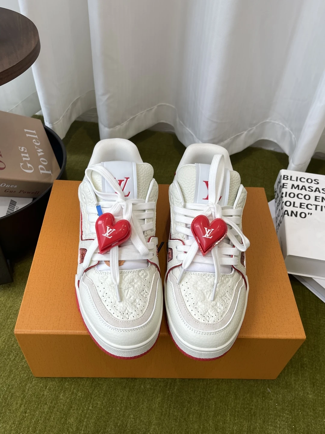 Louis Vuitton Sneakers — 9218480d