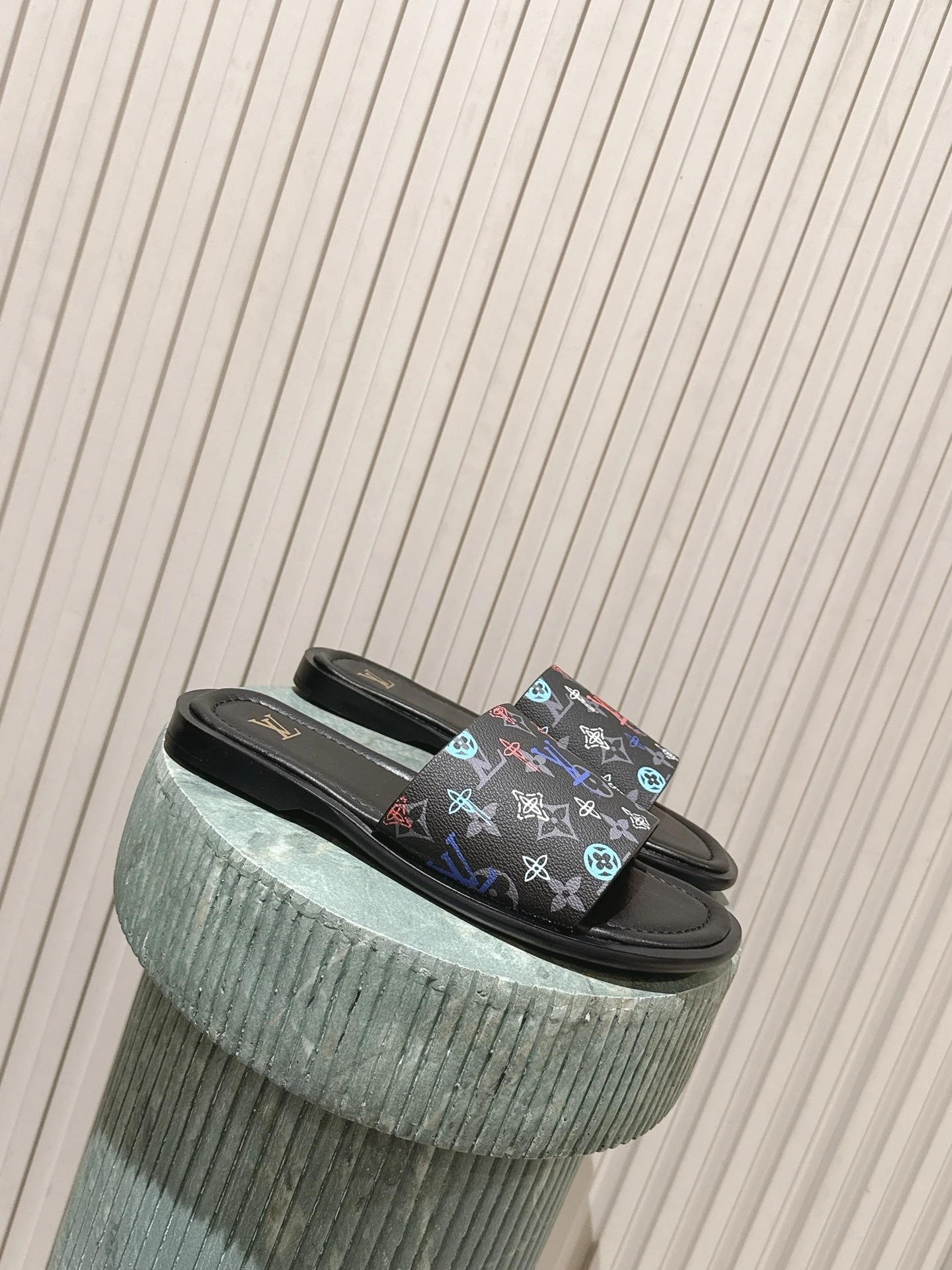 Louis Vuitton Slides — 3374e839