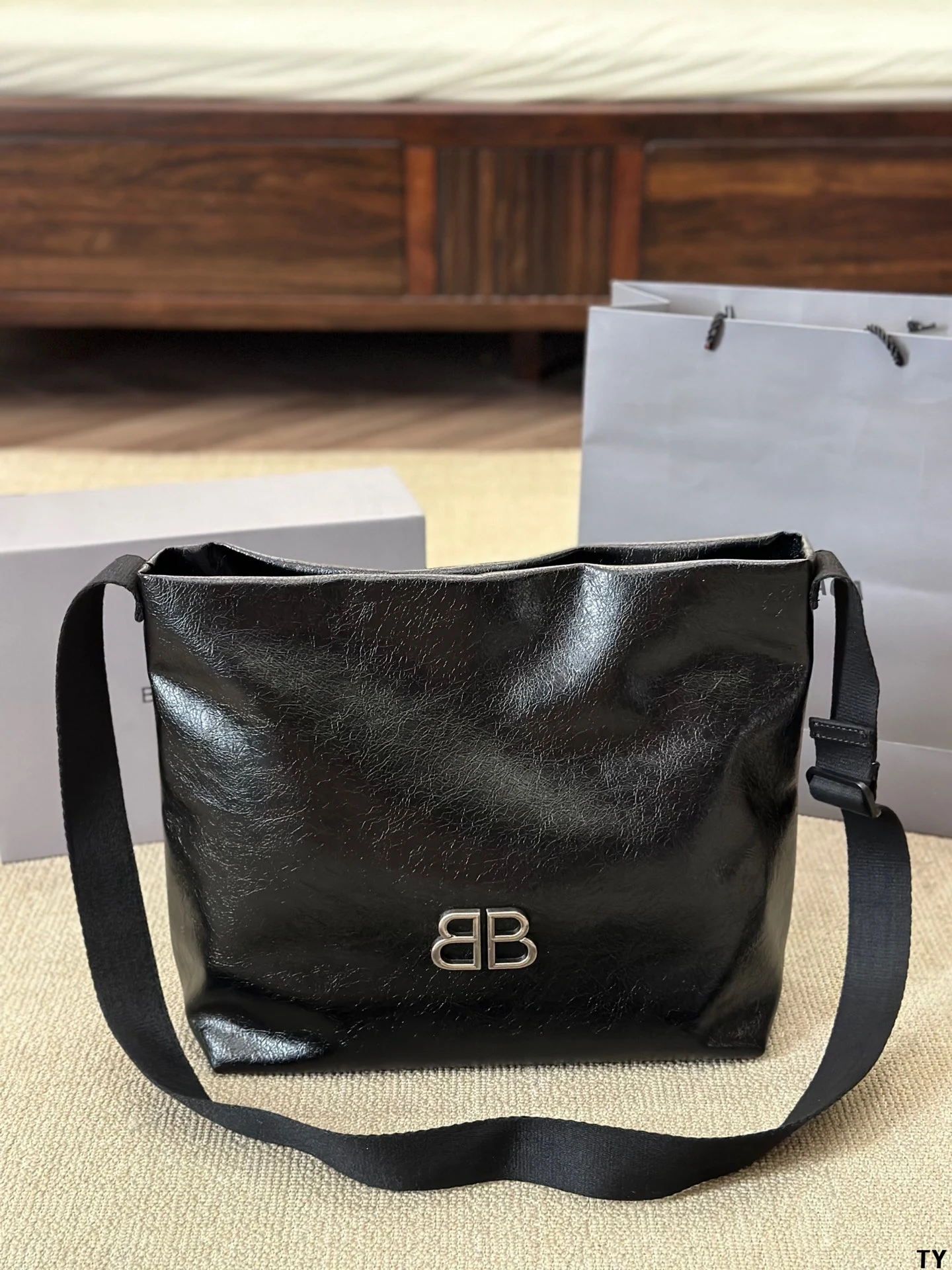Balenciaga Bag — dfab9a73