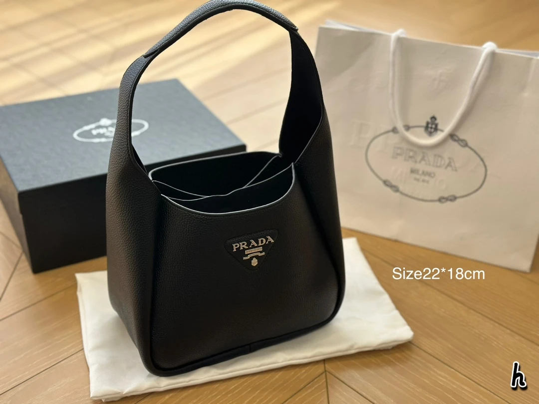 Prada Bag — 7ac62db7