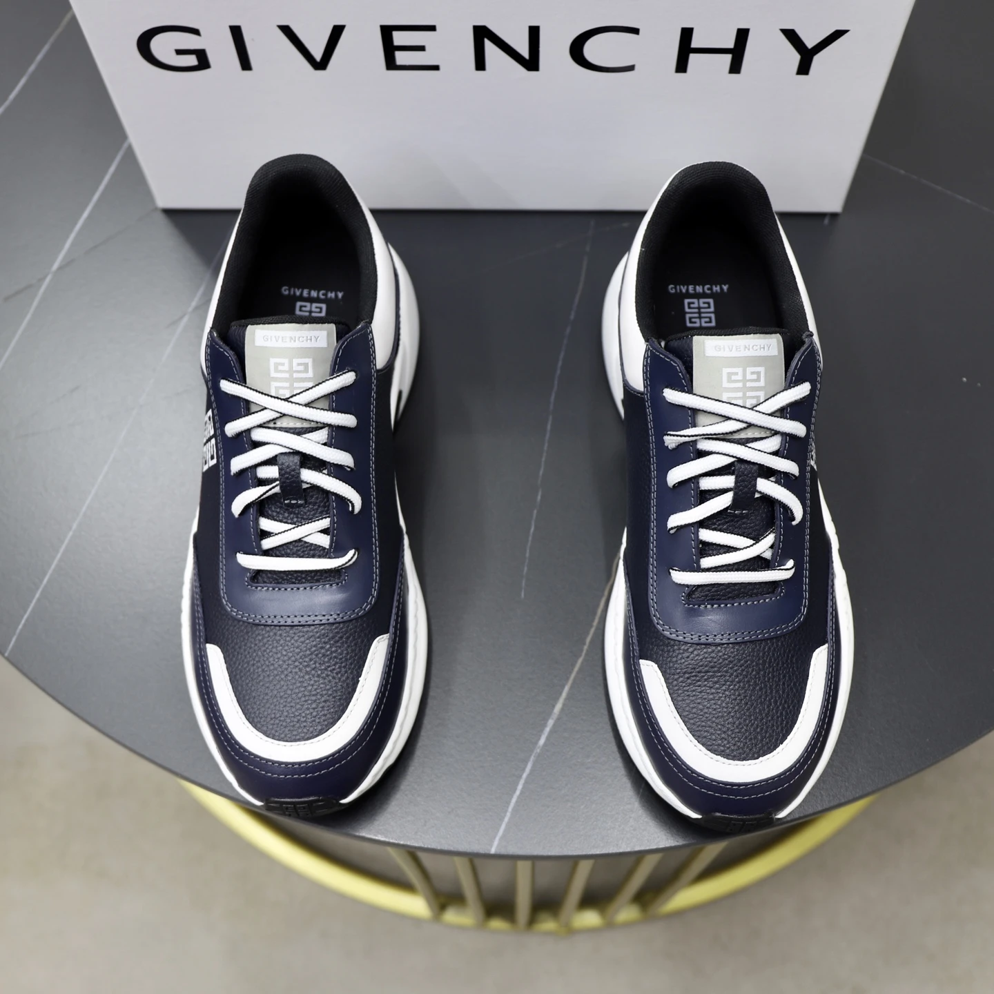 Givenchy Sneakers — 4e095dbe