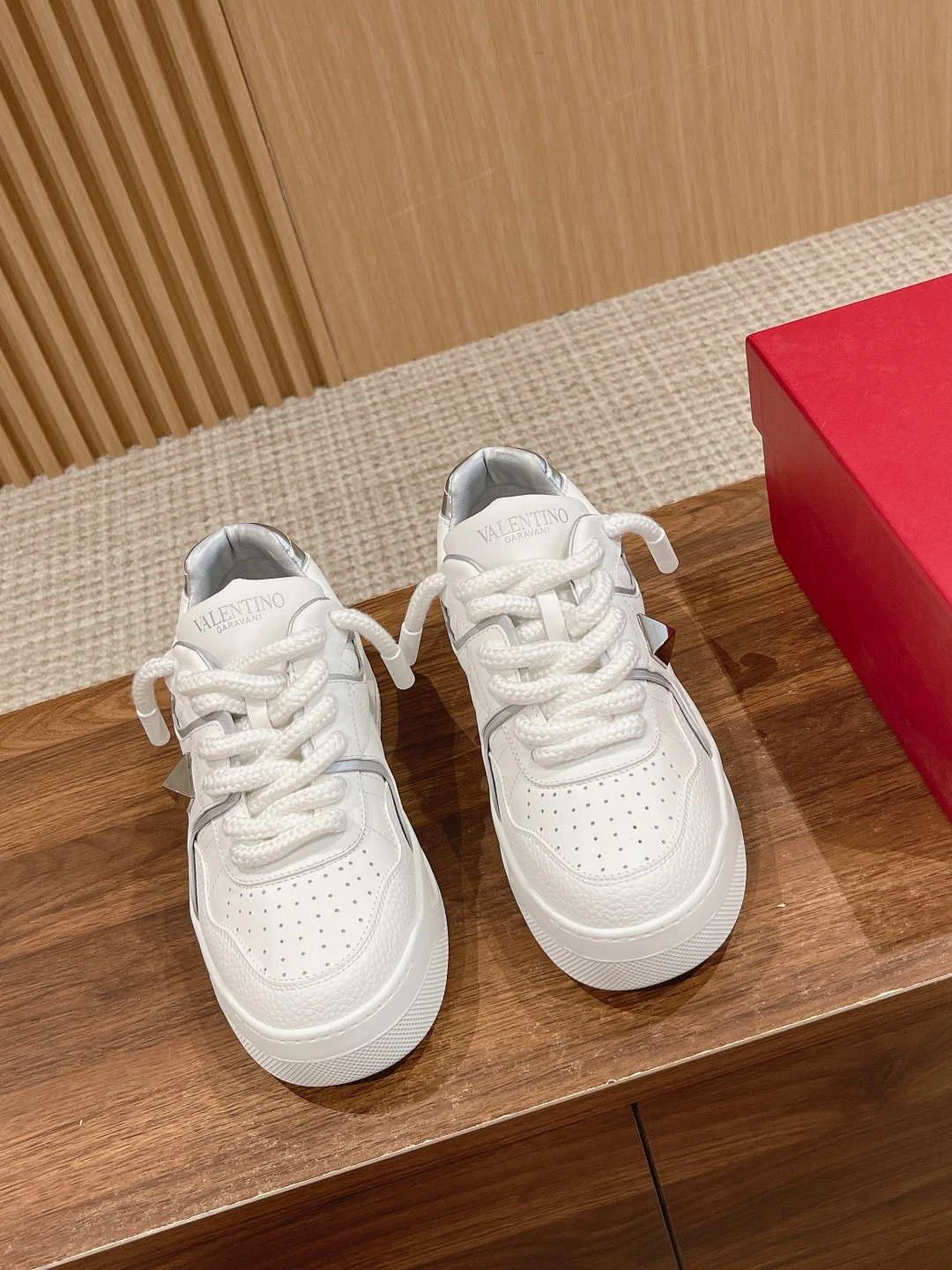 Valentino Sneakers — cba9f475