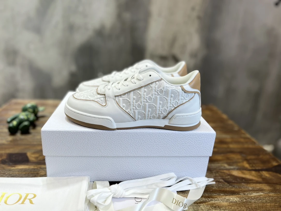 Dior Sneakers — 963d8d86
