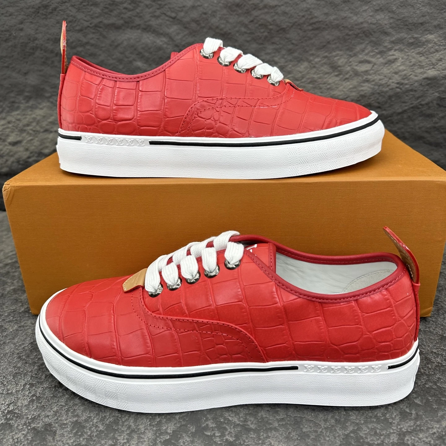 Louis Vuitton Sneakers — 4d9bf61a