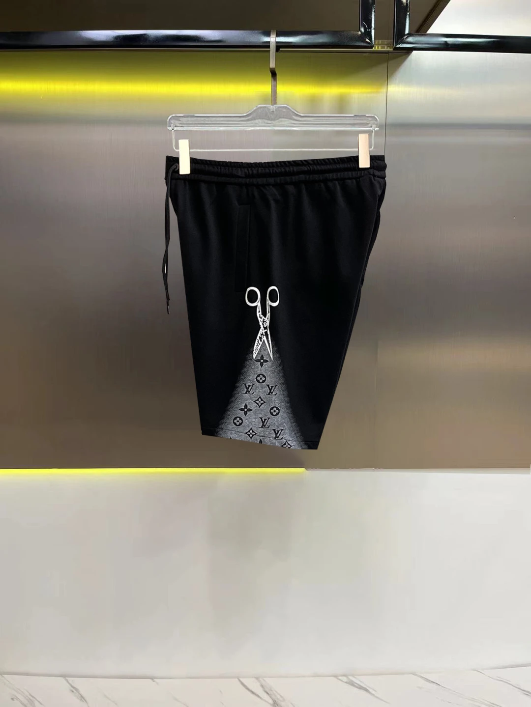 Louis Vuitton Shorts — afafbc99