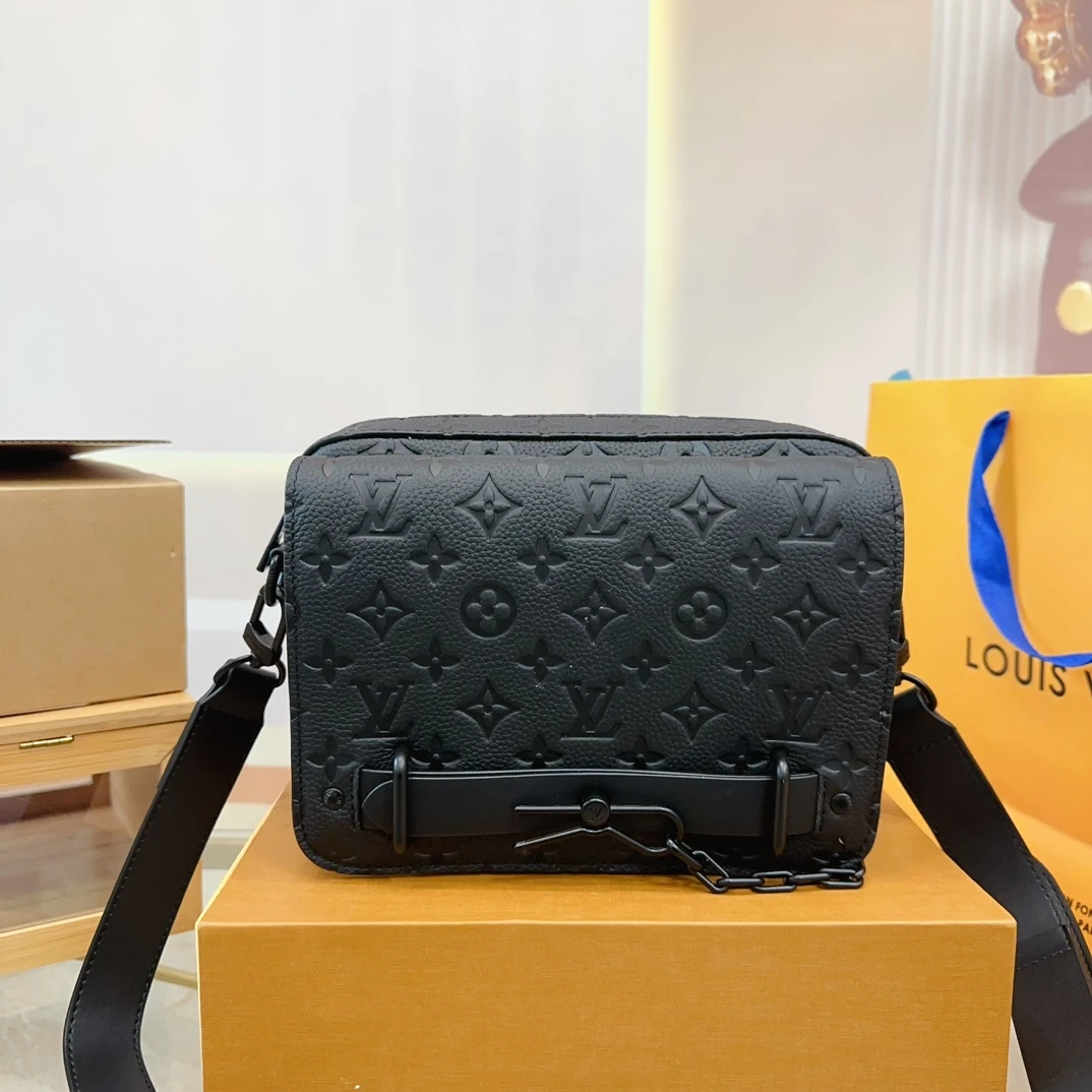 Louis Vuitton Bag — f0285846