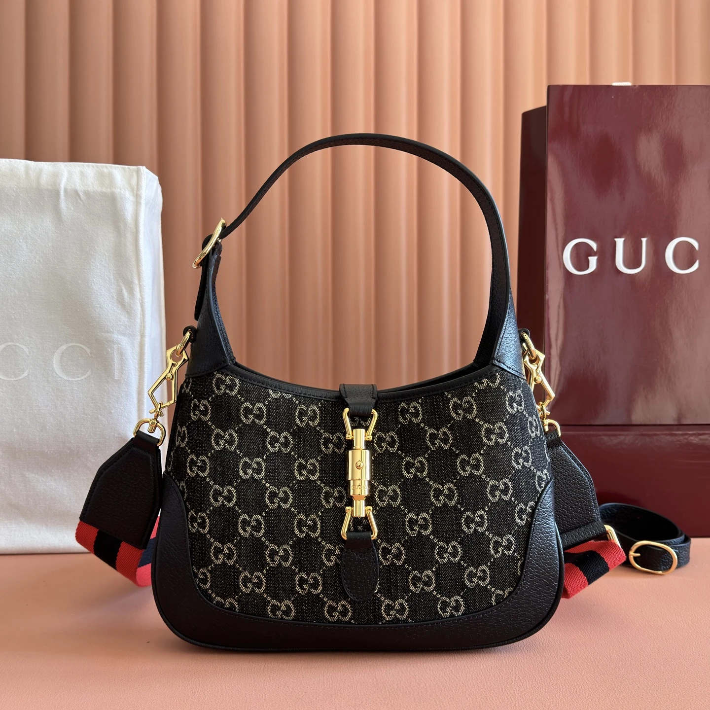 Gucci Bag — 64cd986a