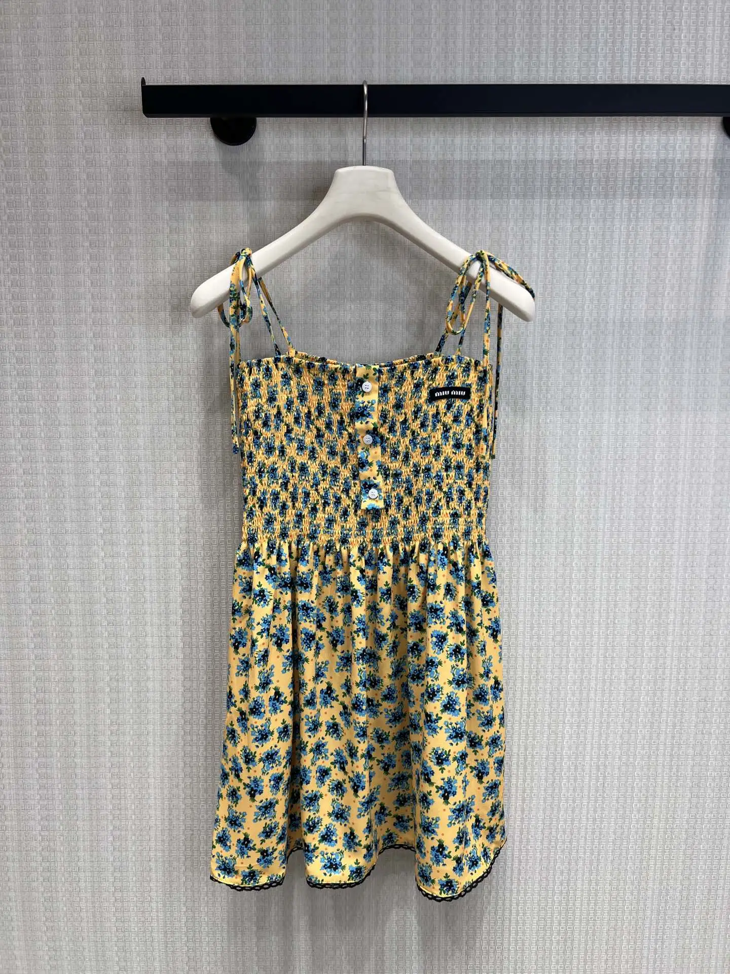 Dresses — 5ab78648