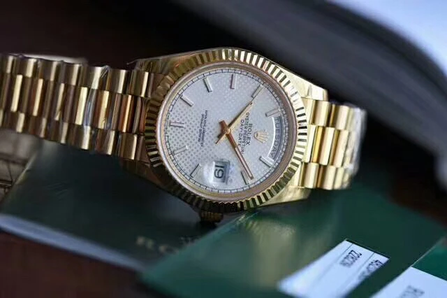 Rolex Watch — b9fdd253