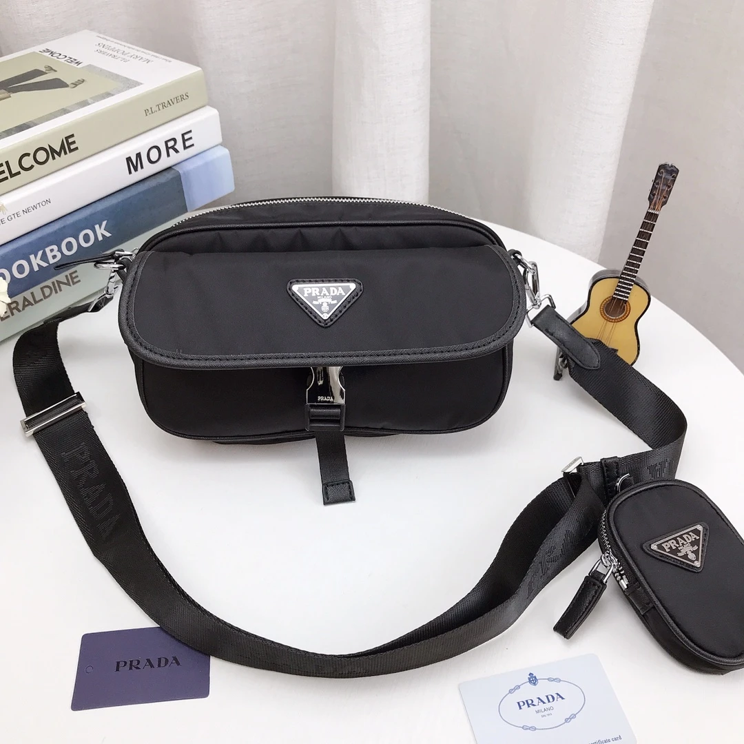 Prada Bag — 4537cc1a