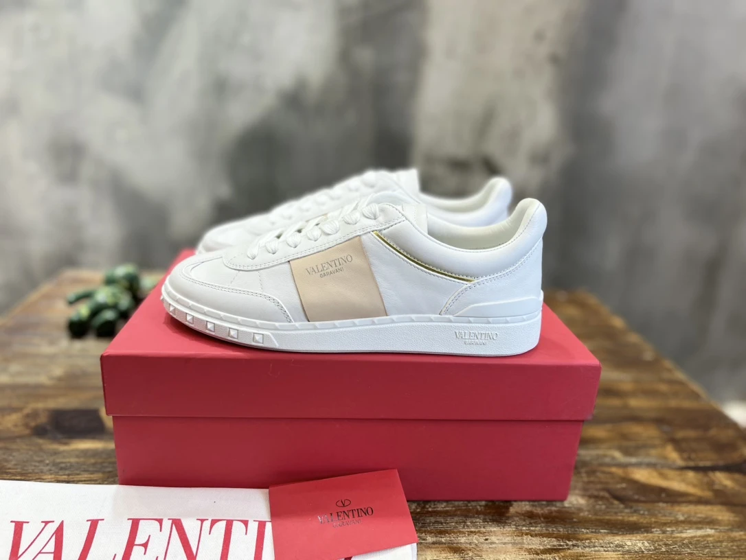 Valentino Sneakers — d04f85e7
