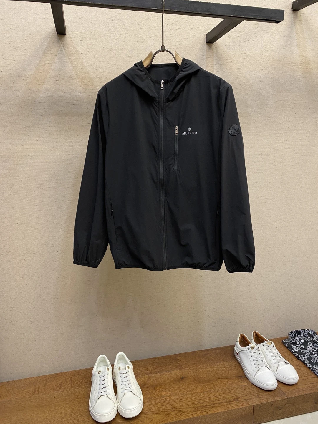 Moncler Jackets — d97910a8