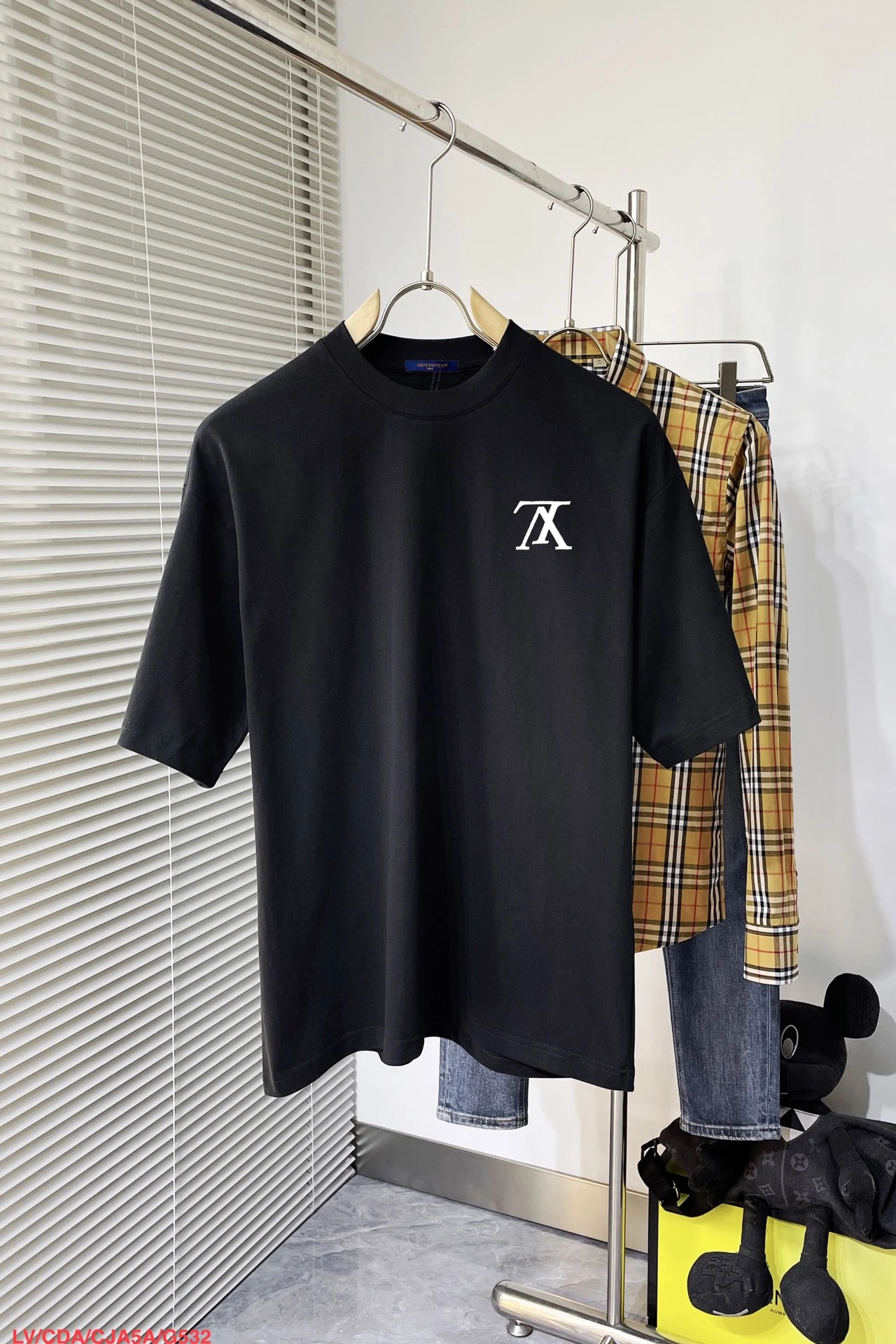 Louis Vuitton T-Shirt — 27464923